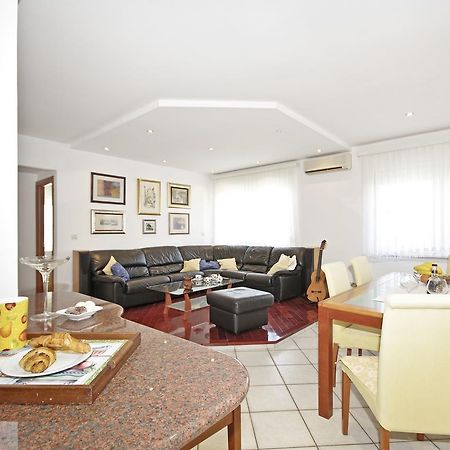D & J Apartment สปลิท ภายนอก รูปภาพ