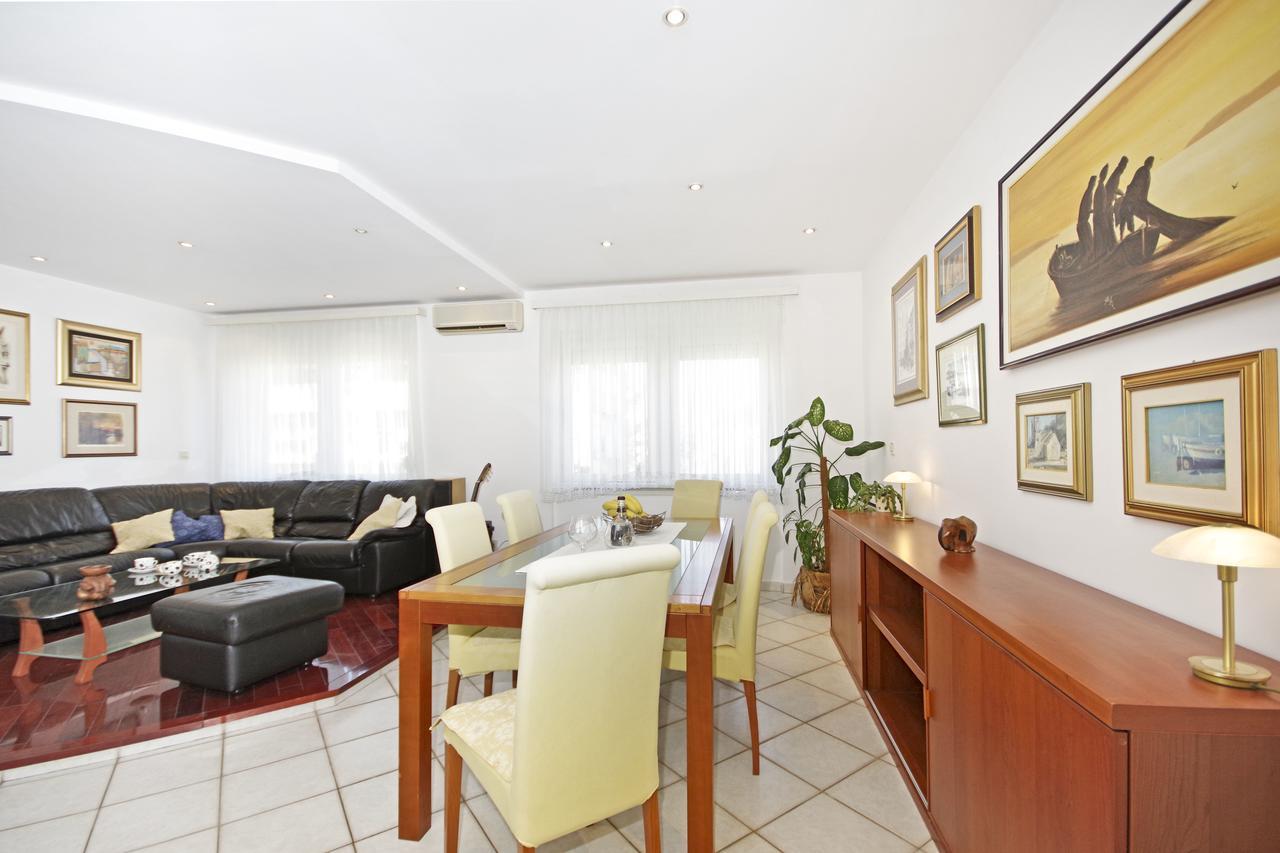 D & J Apartment สปลิท ภายนอก รูปภาพ